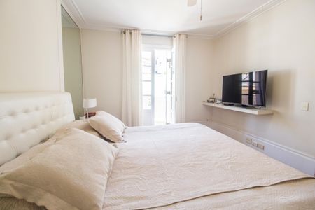 Casa de condomínio à venda com 414m², 4 quartos e 4 vagas Casa de condomínio à venda com 414m², 4 quartos e 4 vagasSuíte 2