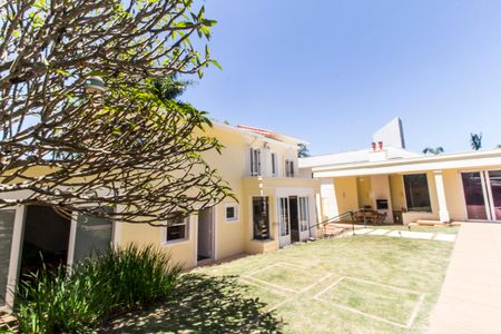 Casa de condomínio à venda com 414m², 4 quartos e 4 vagas Casa de condomínio à venda com 414m², 4 quartos e 4 vagasQuintal