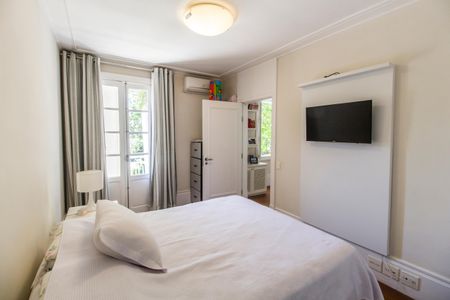 Casa de condomínio à venda com 414m², 4 quartos e 4 vagas Casa de condomínio à venda com 414m², 4 quartos e 4 vagasQuarto 3