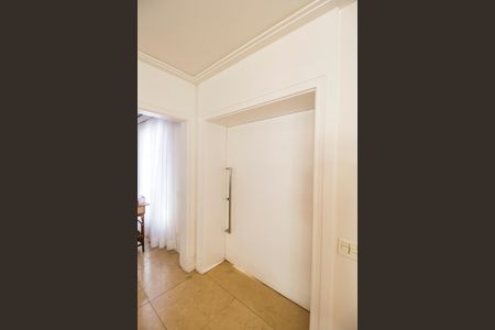 Casa de condomínio à venda com 414m², 4 quartos e 4 vagas Casa de condomínio à venda com 414m², 4 quartos e 4 vagasEntrada