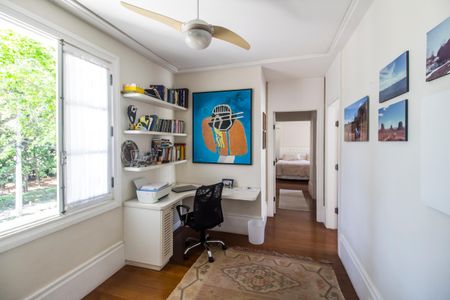 Casa de condomínio à venda com 414m², 4 quartos e 4 vagas Casa de condomínio à venda com 414m², 4 quartos e 4 vagasSala