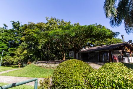 Casa de condomínio à venda com 414m², 4 quartos e 4 vagas Casa de condomínio à venda com 414m², 4 quartos e 4 vagasQuadra Esportiva