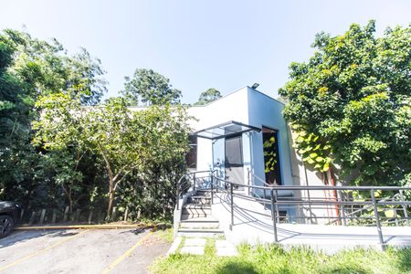 Casa de condomínio à venda com 414m², 4 quartos e 4 vagas Casa de condomínio à venda com 414m², 4 quartos e 4 vagasAcademia