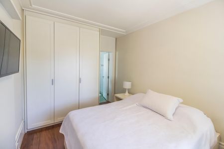 Casa de condomínio à venda com 414m², 4 quartos e 4 vagas Casa de condomínio à venda com 414m², 4 quartos e 4 vagasQuarto 3