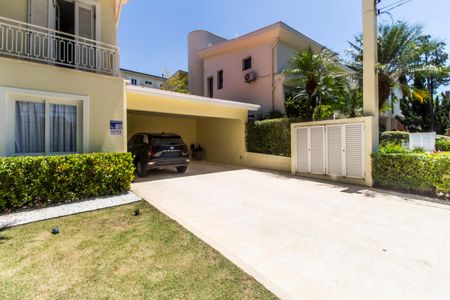 Casa de condomínio à venda com 414m², 4 quartos e 4 vagas Casa de condomínio à venda com 414m², 4 quartos e 4 vagasGaragem