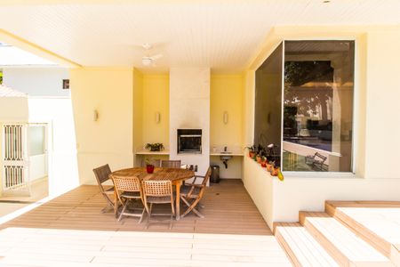 Casa de condomínio à venda com 414m², 4 quartos e 4 vagas Casa de condomínio à venda com 414m², 4 quartos e 4 vagasÁrea gourmet