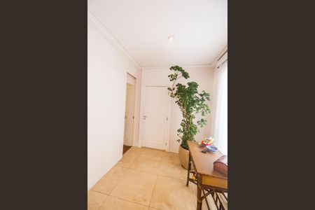 Casa de condomínio à venda com 414m², 4 quartos e 4 vagas Casa de condomínio à venda com 414m², 4 quartos e 4 vagasEntrada