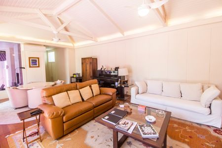 Casa de condomínio à venda com 414m², 4 quartos e 4 vagas Casa de condomínio à venda com 414m², 4 quartos e 4 vagasÁrea comum - Salão de festas