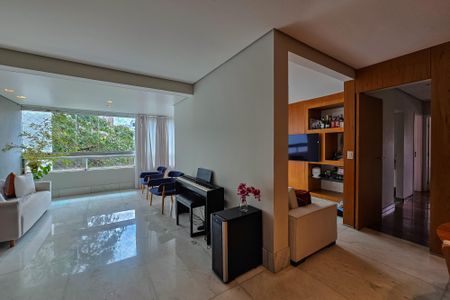 Apartamento à venda com 3 quartos, 134m² em Santo Agostinho, Belo Horizonte