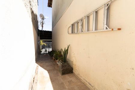 Casa para alugar com 200m², 2 quartos e 3 vagas Casa para alugar com 200m², 2 quartos e 3 vagasCorredor Lateral