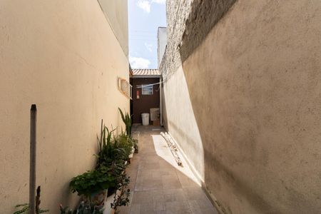 Casa para alugar com 200m², 2 quartos e 3 vagas Casa para alugar com 200m², 2 quartos e 3 vagasCorredor Lateral