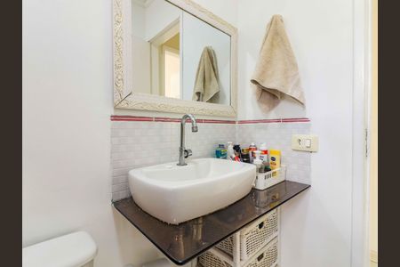 Casa para alugar com 170m², 3 quartos e 2 vagasBanheiro Social