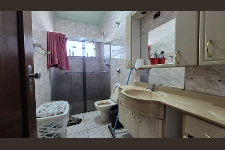 Casa à venda com 250m², 4 quartos e 2 vagas Casa à venda com 250m², 4 quartos e 2 vagasBanheiro