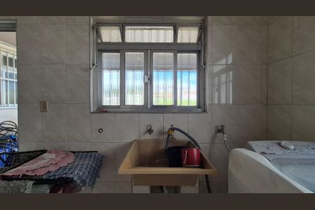 Casa à venda com 250m², 4 quartos e 2 vagas Casa à venda com 250m², 4 quartos e 2 vagasLavanderia