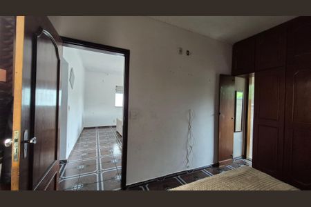 Casa à venda com 250m², 4 quartos e 2 vagas Casa à venda com 250m², 4 quartos e 2 vagasSala