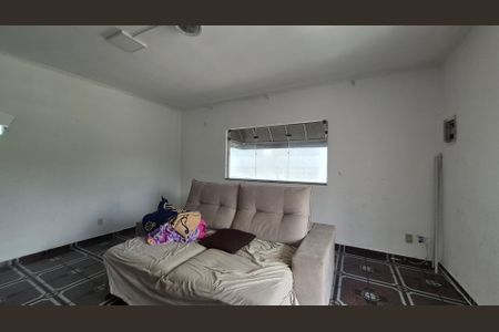 Casa à venda com 250m², 4 quartos e 2 vagas Casa à venda com 250m², 4 quartos e 2 vagasSala