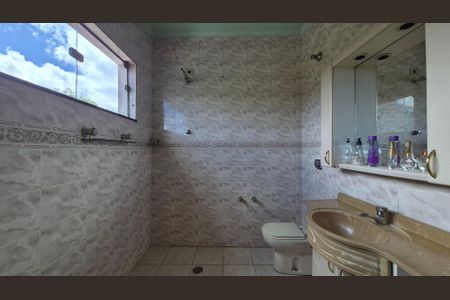 Casa à venda com 250m², 4 quartos e 2 vagas Casa à venda com 250m², 4 quartos e 2 vagasBanheiro da suíte