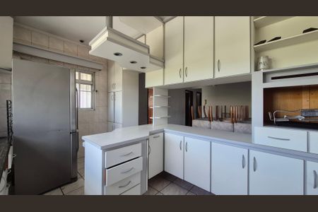 Casa à venda com 250m², 4 quartos e 2 vagas Casa à venda com 250m², 4 quartos e 2 vagasCozinha