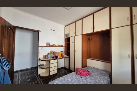 Casa à venda com 250m², 4 quartos e 2 vagas Casa à venda com 250m², 4 quartos e 2 vagasQuarto