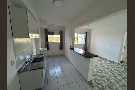 Cozinha de apartamento para alugar com 2 quartos, 46m² em Piatã, Salvador