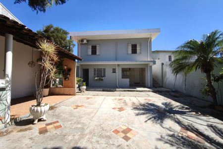 Casa à venda com 169m², 3 quartos e 2 vagasQuintal