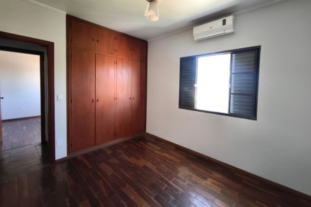 Casa à venda com 169m², 3 quartos e 2 vagasQuarto Suíte