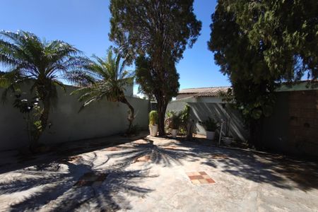 Casa à venda com 169m², 3 quartos e 2 vagasQuintal