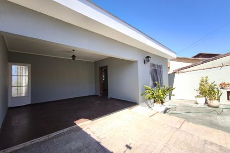 Casa à venda com 169m², 3 quartos e 2 vagasQuintal - Garagem