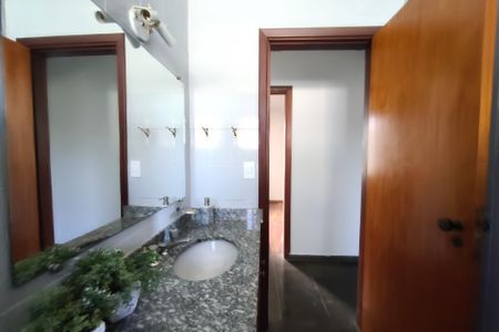 Casa à venda com 169m², 3 quartos e 2 vagasBanheiro Social