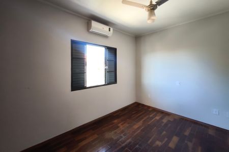 Casa à venda com 169m², 3 quartos e 2 vagasQuarto Suíte