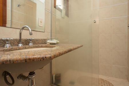 Banheiro de apartamento à venda com 3 quartos, 180m² em São Sebastião, Porto Alegre