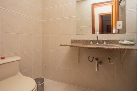 Banheiro de apartamento à venda com 3 quartos, 180m² em São Sebastião, Porto Alegre