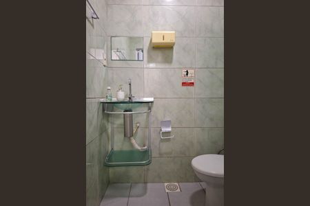 Casa à venda com 300m², 2 quartos e 12 vagasBanheiro 1