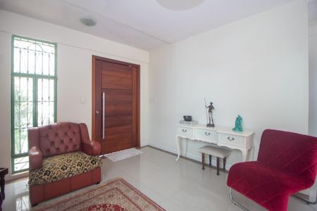 Casa à venda com 200m², 3 quartos e 2 vagas Casa à venda com 200m², 3 quartos e 2 vagasSala