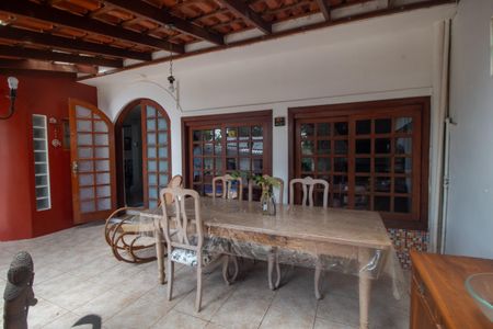 Casa à venda com 200m², 3 quartos e 2 vagas Casa à venda com 200m², 3 quartos e 2 vagasChurrasqueira