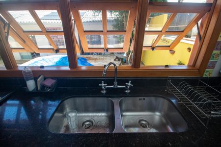 Casa à venda com 200m², 3 quartos e 2 vagas Casa à venda com 200m², 3 quartos e 2 vagasCozinha