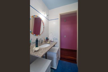 Casa à venda com 200m², 3 quartos e 2 vagas Casa à venda com 200m², 3 quartos e 2 vagasBanheiro 3