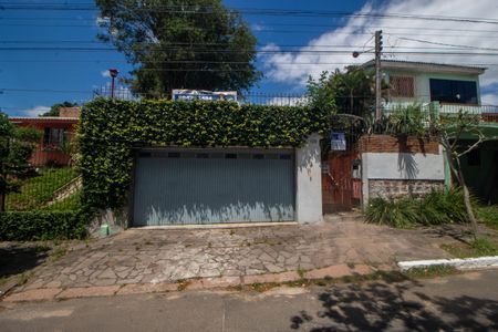Casa à venda com 200m², 3 quartos e 2 vagas Casa à venda com 200m², 3 quartos e 2 vagasFachada