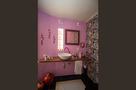 Casa à venda com 200m², 3 quartos e 2 vagas Casa à venda com 200m², 3 quartos e 2 vagasBanheiro