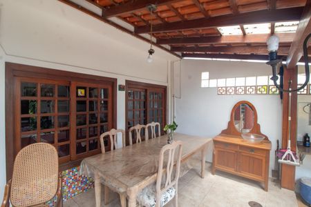 Casa à venda com 200m², 3 quartos e 2 vagas Casa à venda com 200m², 3 quartos e 2 vagasChurrasqueira