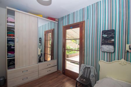 Casa à venda com 200m², 3 quartos e 2 vagas Casa à venda com 200m², 3 quartos e 2 vagasQuarto