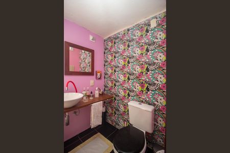 Casa à venda com 200m², 3 quartos e 2 vagas Casa à venda com 200m², 3 quartos e 2 vagasBanheiro