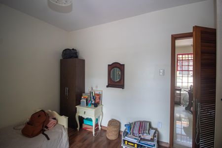 Casa à venda com 200m², 3 quartos e 2 vagas Casa à venda com 200m², 3 quartos e 2 vagasQuarto