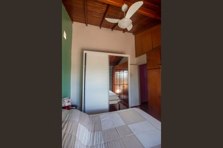 Casa à venda com 200m², 3 quartos e 2 vagas Casa à venda com 200m², 3 quartos e 2 vagasQuarto 2