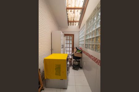 Casa à venda com 200m², 3 quartos e 2 vagas Casa à venda com 200m², 3 quartos e 2 vagasÁrea de Serviço