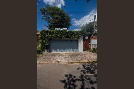 Casa à venda com 200m², 3 quartos e 2 vagas Casa à venda com 200m², 3 quartos e 2 vagasFachada