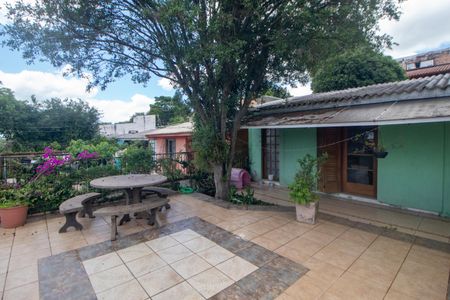 Casa à venda com 200m², 3 quartos e 2 vagas Casa à venda com 200m², 3 quartos e 2 vagasFachada