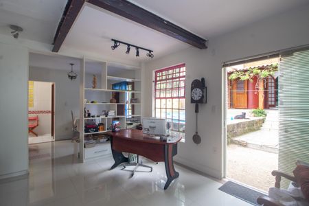 Casa à venda com 200m², 3 quartos e 2 vagas Casa à venda com 200m², 3 quartos e 2 vagasSala