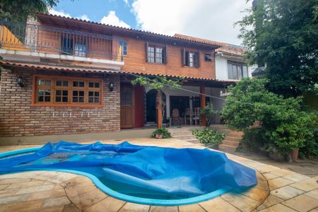 Casa à venda com 200m², 3 quartos e 2 vagas Casa à venda com 200m², 3 quartos e 2 vagasPiscina