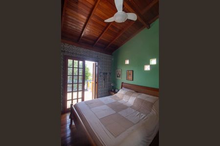 Casa à venda com 200m², 3 quartos e 2 vagas Casa à venda com 200m², 3 quartos e 2 vagasQuarto 2